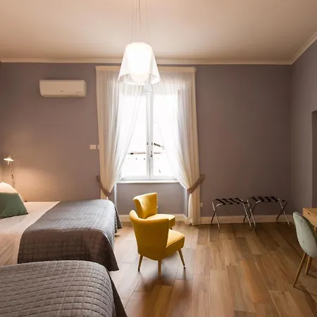 Santa Chiara Boutique Neapol