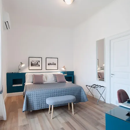 فندق Santa Chiara Boutique 4*